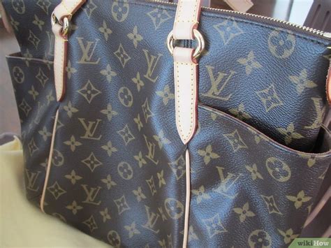 riconoscere louis vuitton voyage falsa|real Louis Vuitton.